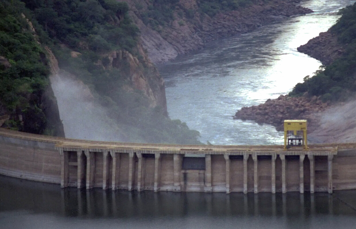 Vista aérea de barragem